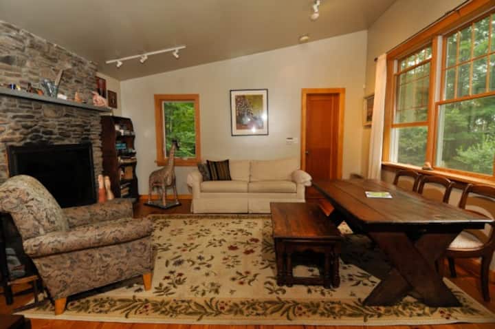 Charming Artist Cottage - Woodstock, NY