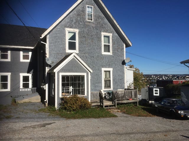 Alvin's Private 2 bdrm apt in old Saint John.
