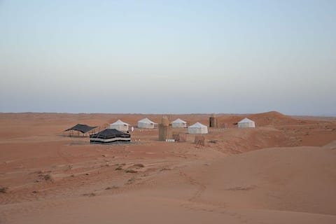Κατασκήνωση στην έρημο Al Sarmadi مخيم ليل السرمدي