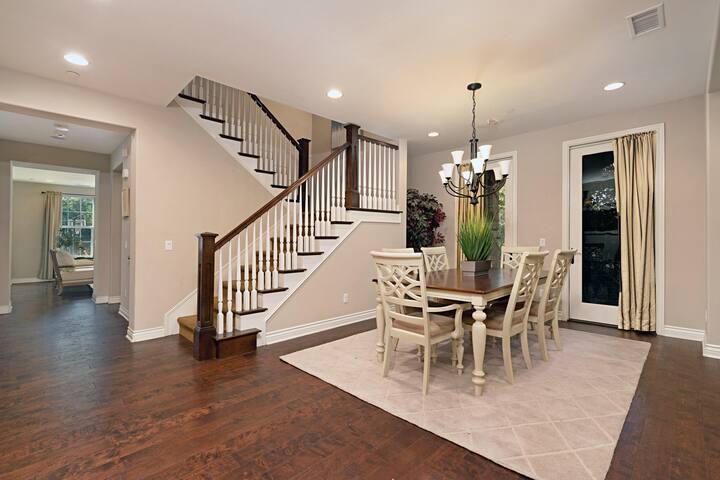 Modern, Private Home in Pasadena, 5 br/4.5 ba gallery image 4