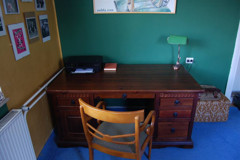 living room/guest room