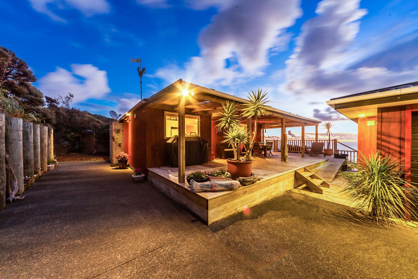 Romantic Piha Superior Suite 4