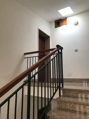 Large, sunny and quiet apt, G