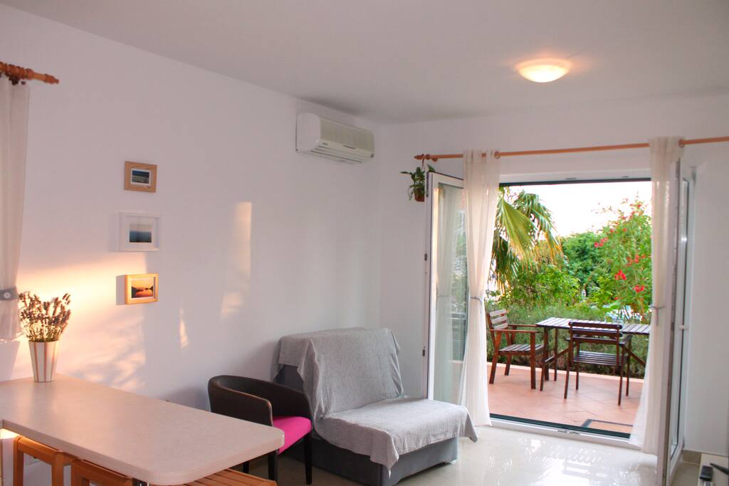 Open space with garden terrace that follows