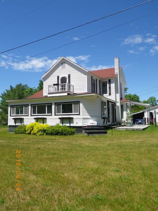 4 Bedroom Homes For Rent In Michigan | 1 minute walk to torch lake 4 bedroom home w view 4 Bedroom Homes For Rent In Michigan | 1 minute walk to torch lake 4 bedroom home w view