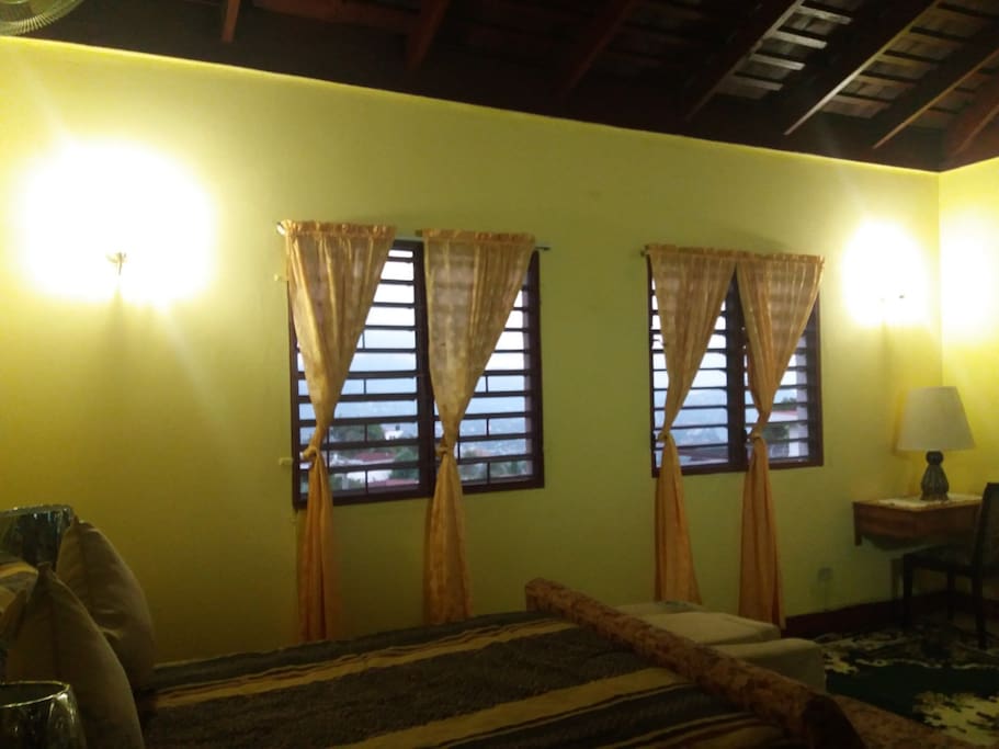 JAMAICAN GEM - Lovely Fully - furnished upstairs Guest Suite - Bedroom(270 sq.ft.) - in salubrious Red Hills, St. Andrew, Jamaica - Photograph 3