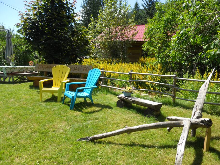 Bieris Paradise Log Cabin Cottages for Rent in Sicamous, British Columbia, Canada
