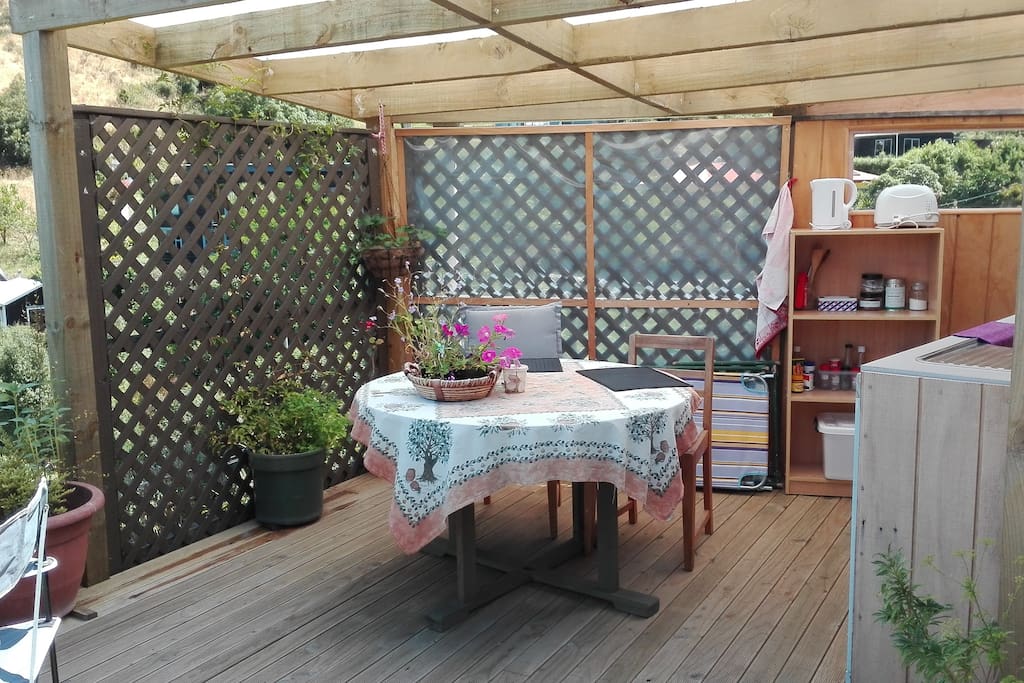 11 Outdoor kitchen