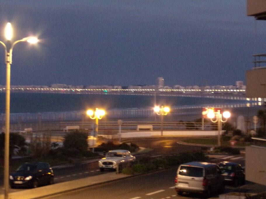 vue magnifique de l'appartement jour et nuit....