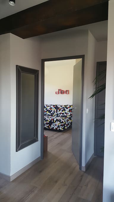 Chambre disponible 11m² à l'étage avec accès sdb