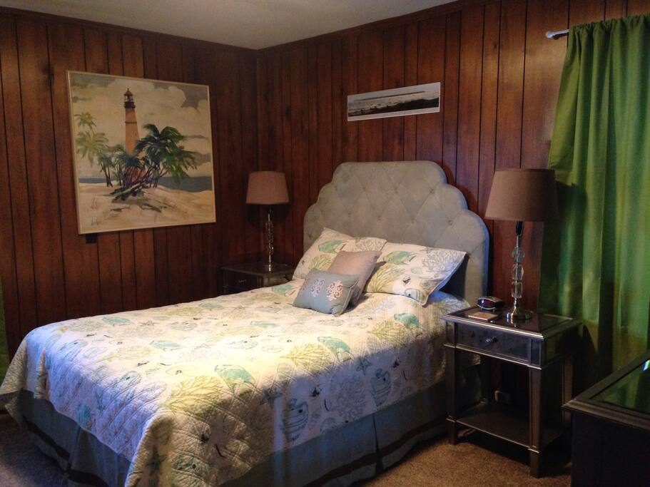 Master bedroom with Queen bed.