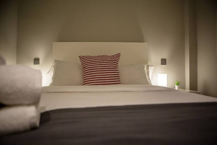 Modern 144m2 Flat – 5beds&4baths – 2mn from subway gallery image 3