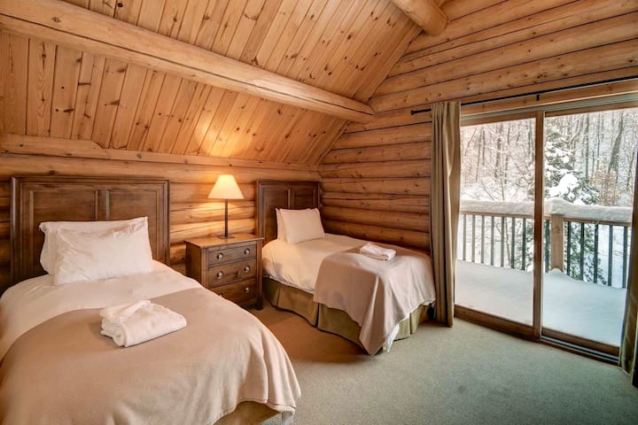 ห้องนอน #3 เตียงเดี่ยว 2 เตียงและระเบียงส่วนตัว 