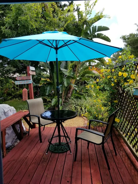Private Cozy Studio near Beach Speedway Pickleball