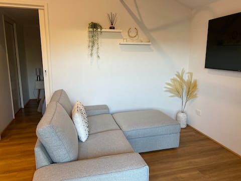 Popular Airbnb listing: Beautiful Beach bungalow with free parking in City Of Bunbury