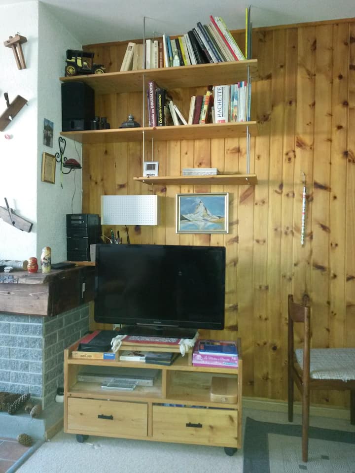 la zona de televisión, la zona de la biblioteca