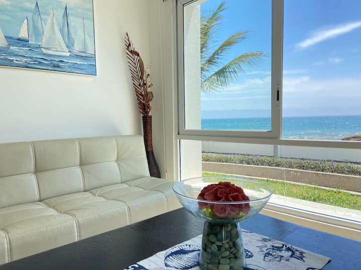 Ლამაზი ხედი მისაღები ოთახიდან პიედრა ‑ ლარგა ‑ ბიჩამდე