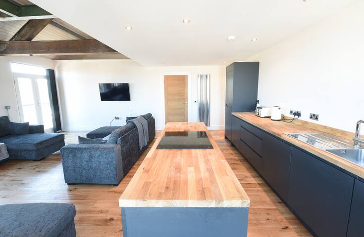 Stunning Penthouse Slps 20 (38 A4) Mcr city centre gallery image 4