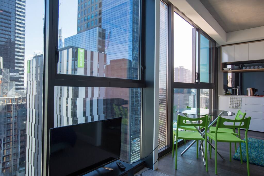 Flexible open plan sliding door with plenty of natural light and space