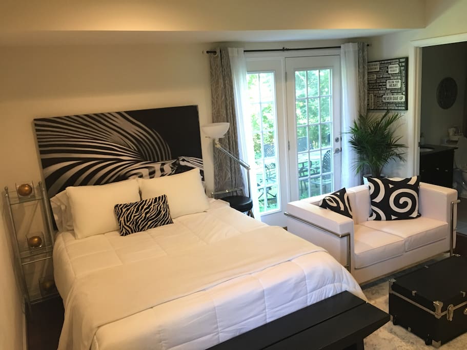 Crisp and clean and white.
Come ‘home’ to relax after a long day of working, or studying or shopping and enjoying the sights and sounds of Metro DC.
