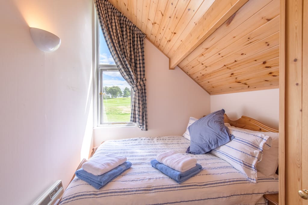 Front bedroom with view over golf course