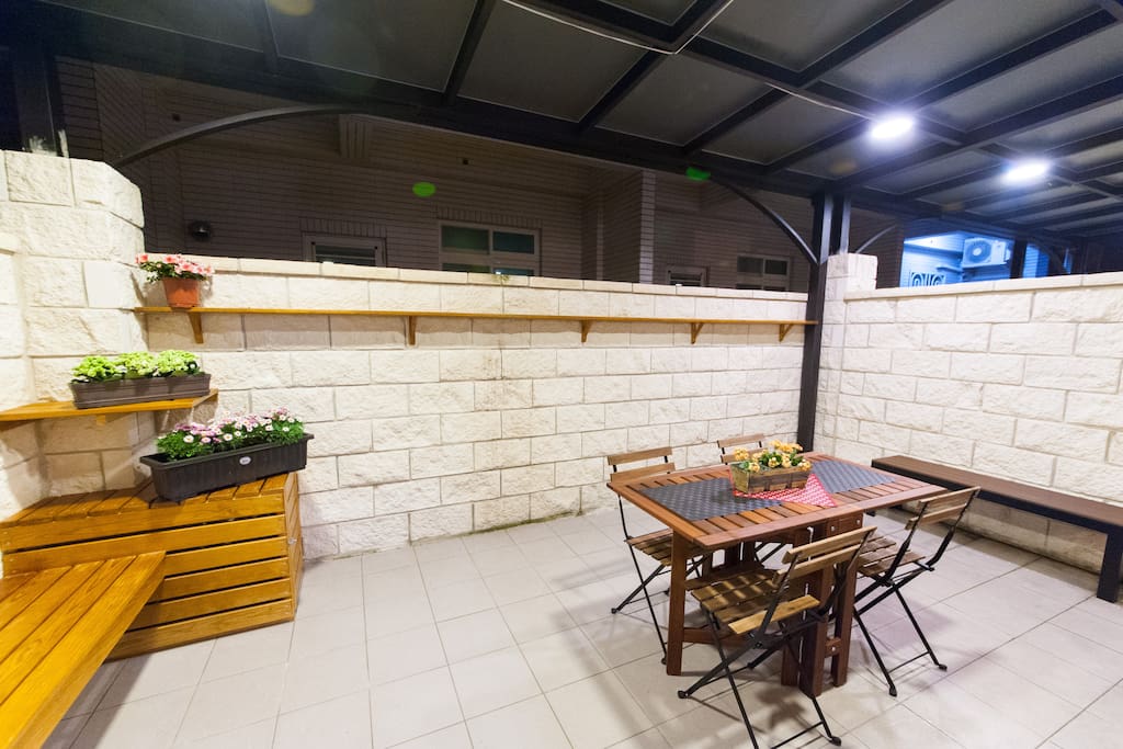 backyard/BBQ area