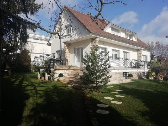 Espace Calme Piscine Et Centre Ville Paris A 25 Maisons A Louer A Conflans Sainte Honorine Ile De France France