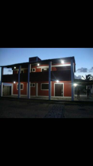 Fachada da casa ao por do sol