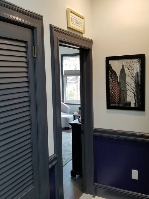 Welcome to the private entry to your UPTOWN Boutique en Suite