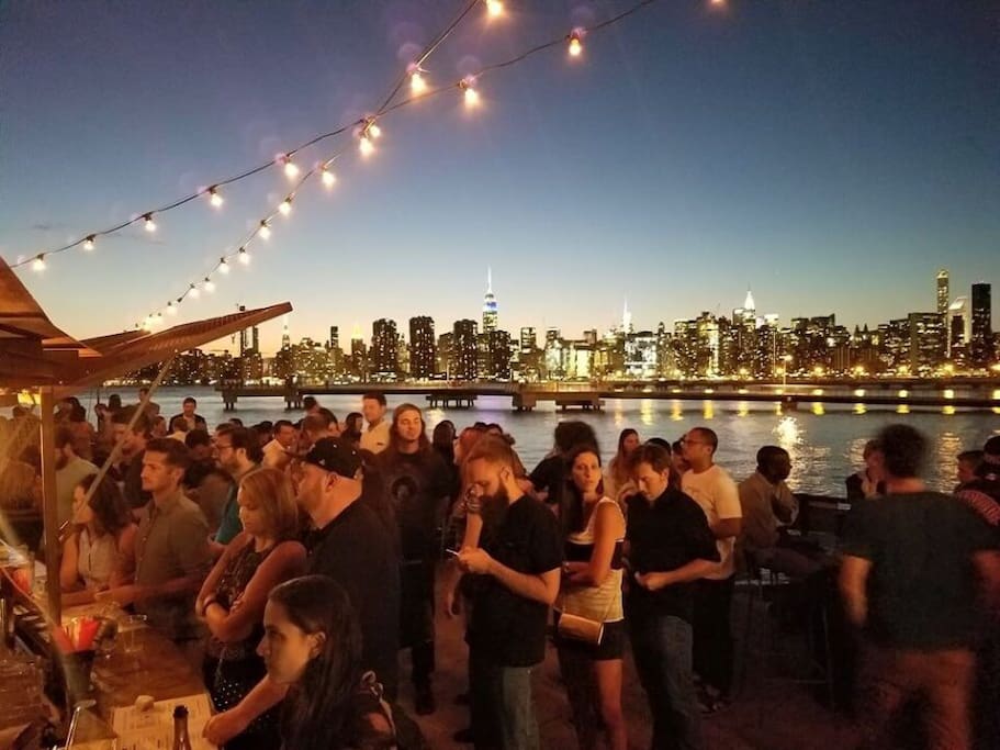 Brooklyn barge - The coolest out door bar at brooklyn
