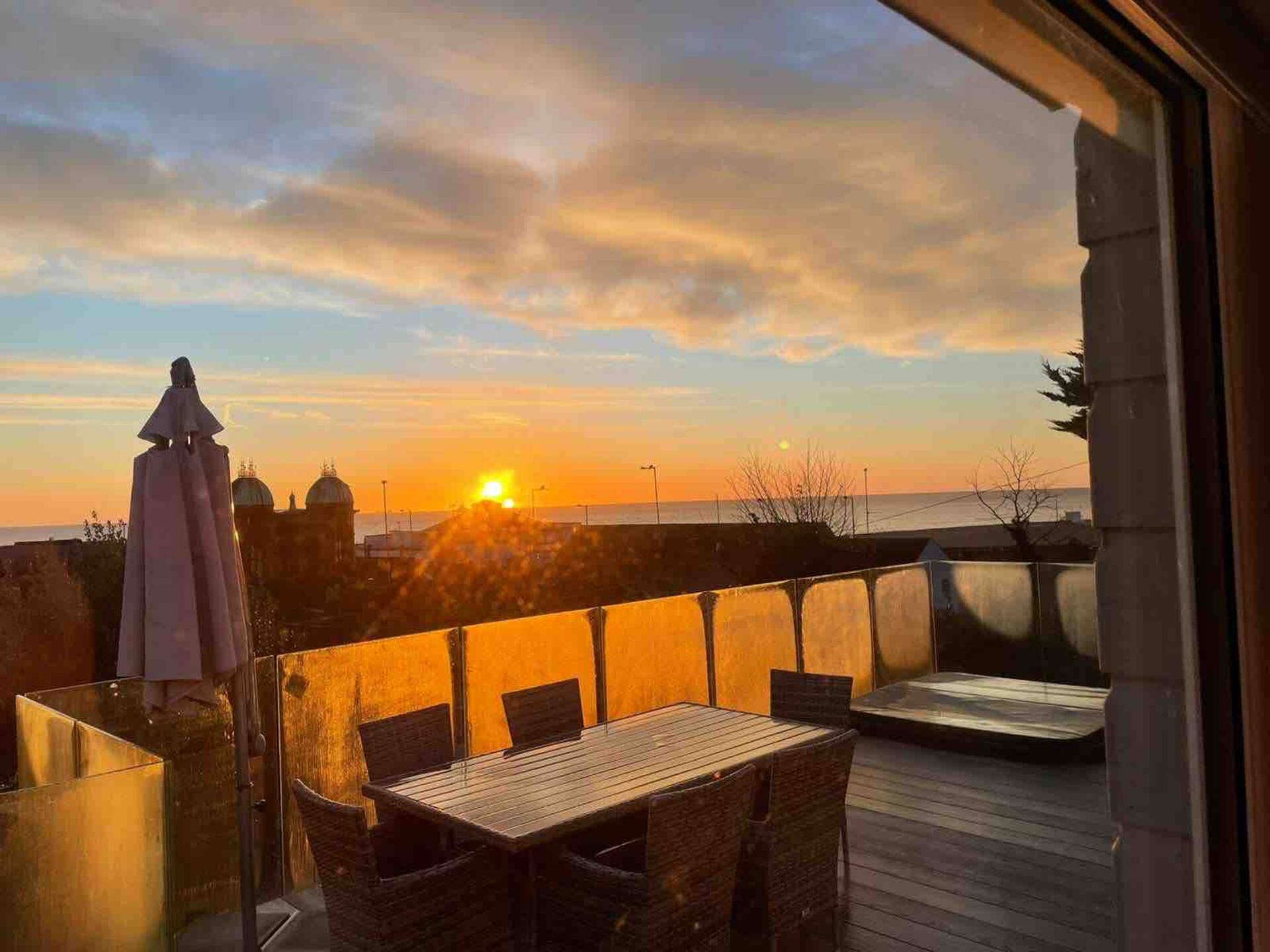 Cliff Cottage - Luxurious Seaview Retreat