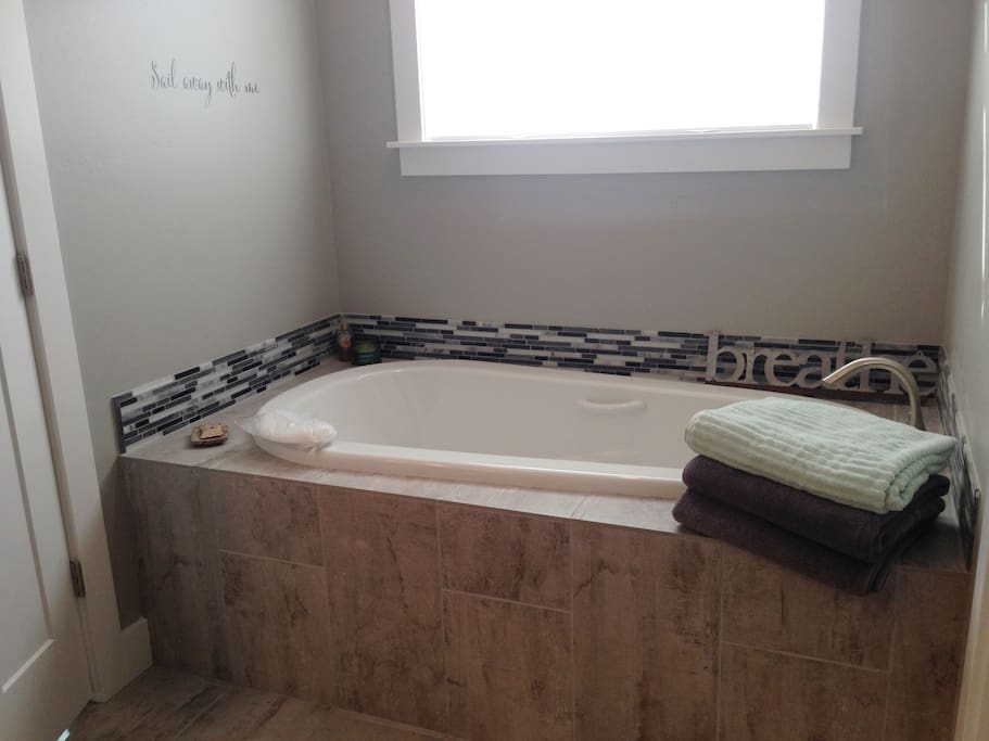 Deep soaking tub with plenty of hot water!