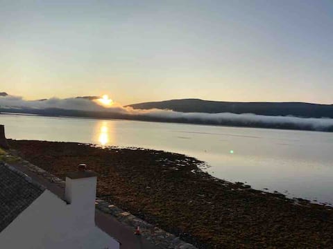 Top Floor 3 Bedroom Apartment with Loch Fyne Views