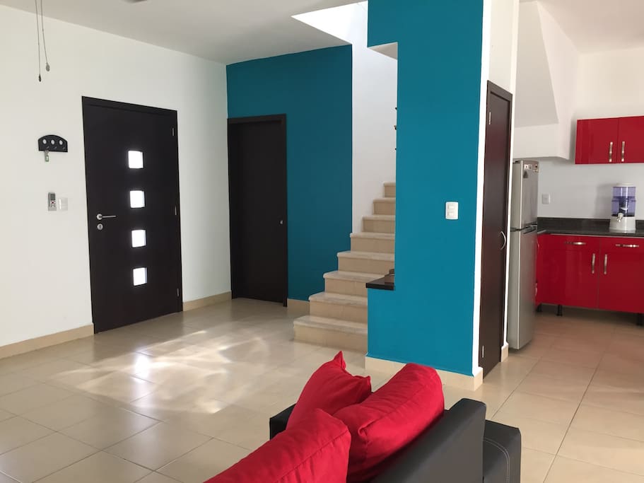 Beauty house in exclusive & private zone, security, near to the mall and walmart.
Ubicación privada, exclusiva, cerca de plaza comercial y Walmart