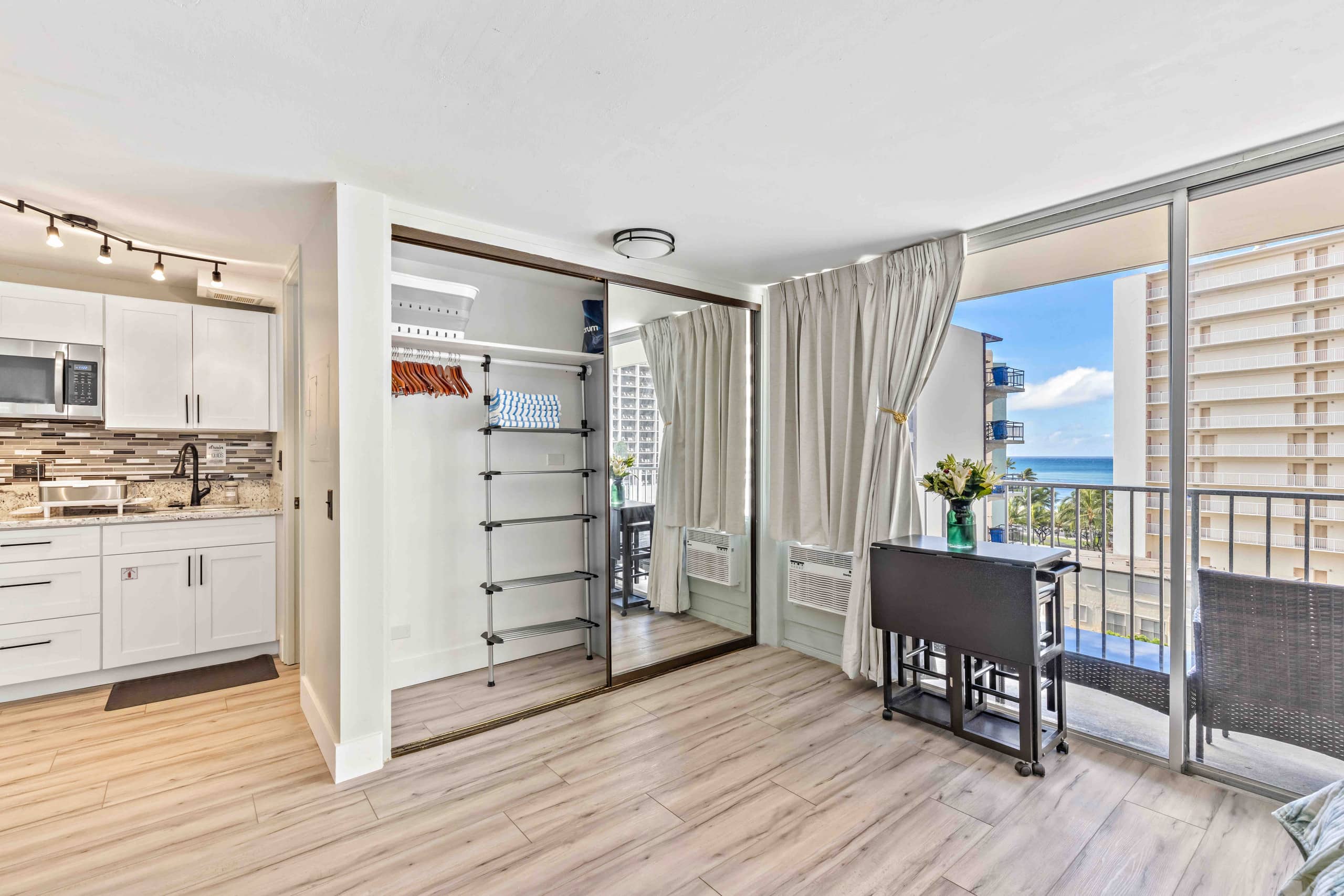 Condo in Honolulu · ★4.83 · Studio · 2 beds · 1 bath - Image 5
