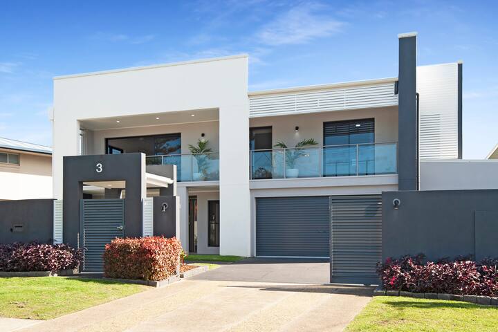 Beachside Home, Cartwright Lighthouse, Shopping gallery image 4
