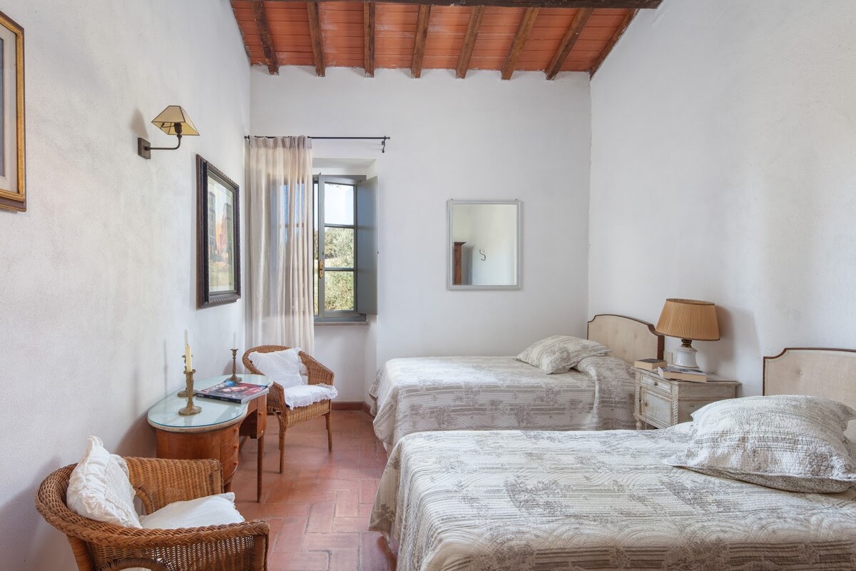 4号卧室，带2张单人床（一楼）