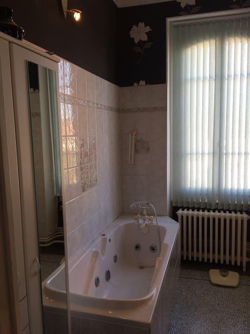 Douche à partager avec deux autres chambres