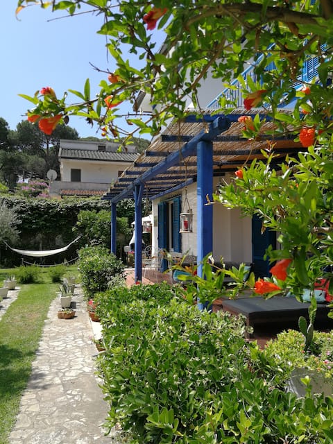 Villa Camilla in the countryside, 200 meters from the sea