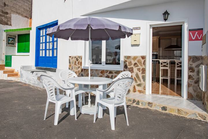 Charmantes Apartment Direkt Am Meer In Der Nähe Von Caletón Blanco Mit Wlan - La Graciosa