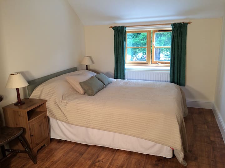 Dvojlôžková spálňa s vlastnou kúpeľňou