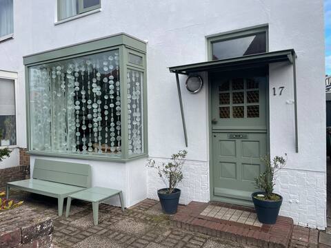 Fantastic big house close to the sea