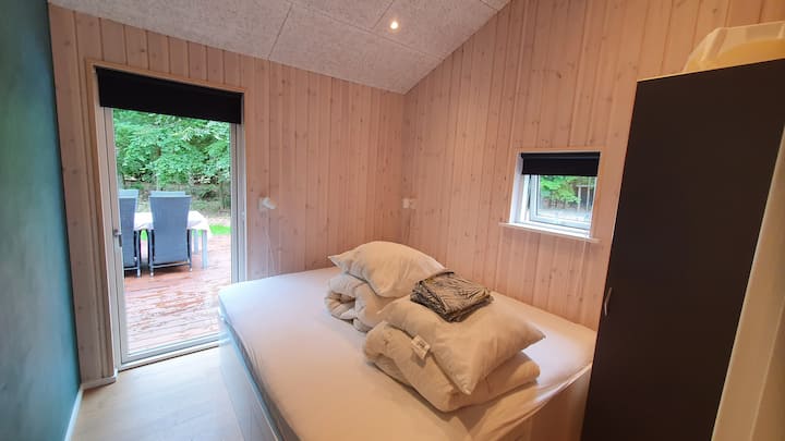 Værelse 2 med 180 x 200 seng