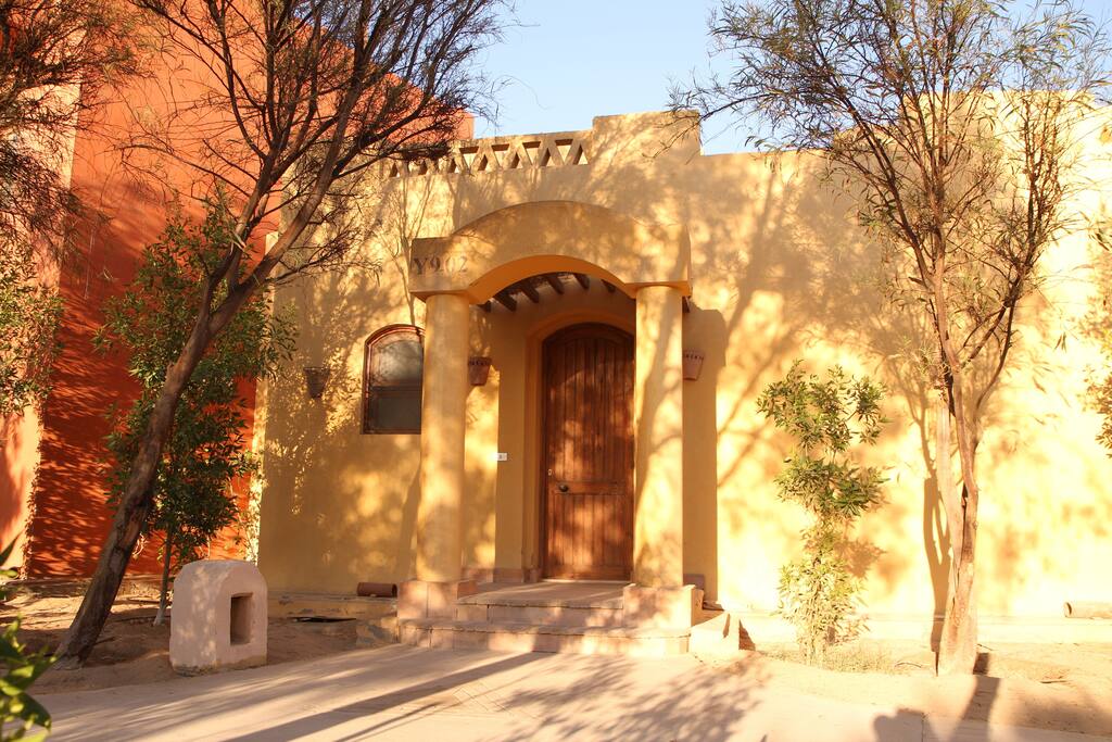 The apartment is set in a cozy, calm living area of El Gouna (West Golf).