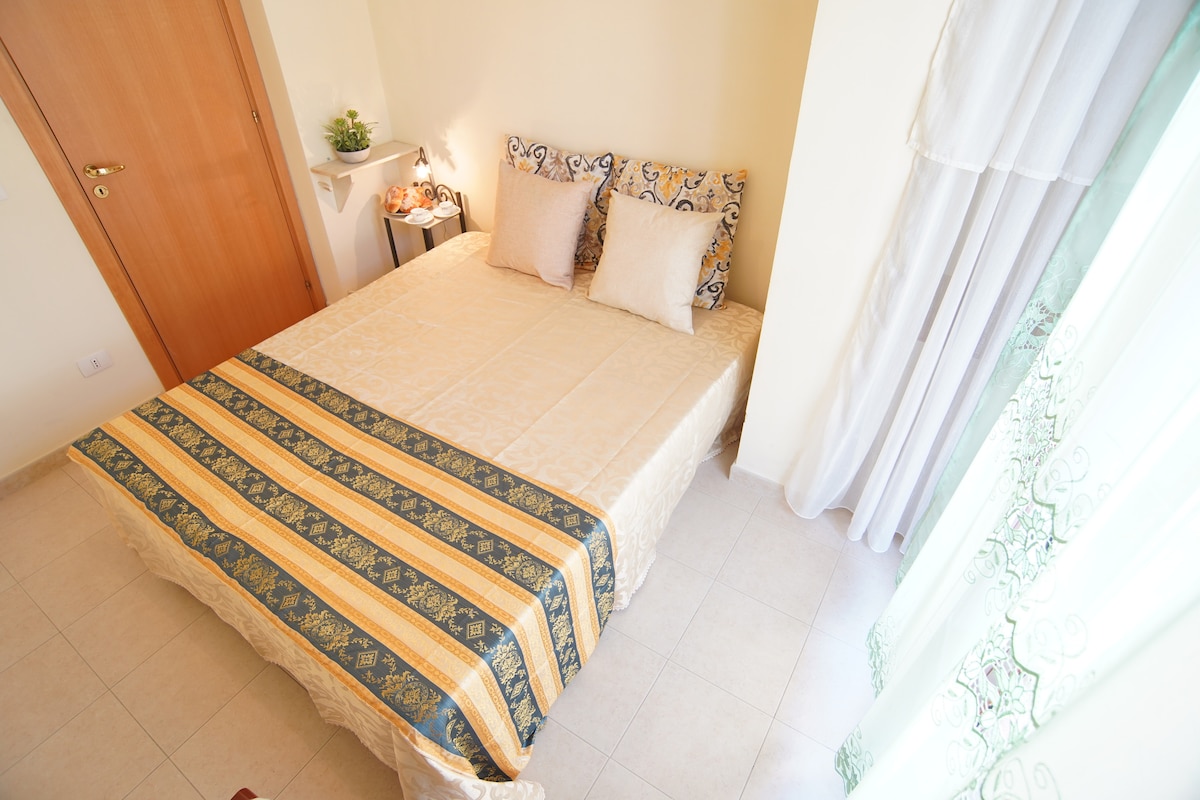 แอลเอ (2) ห้องนอนที่มีเตียงเดี่ยวสองเตียงติดกัน