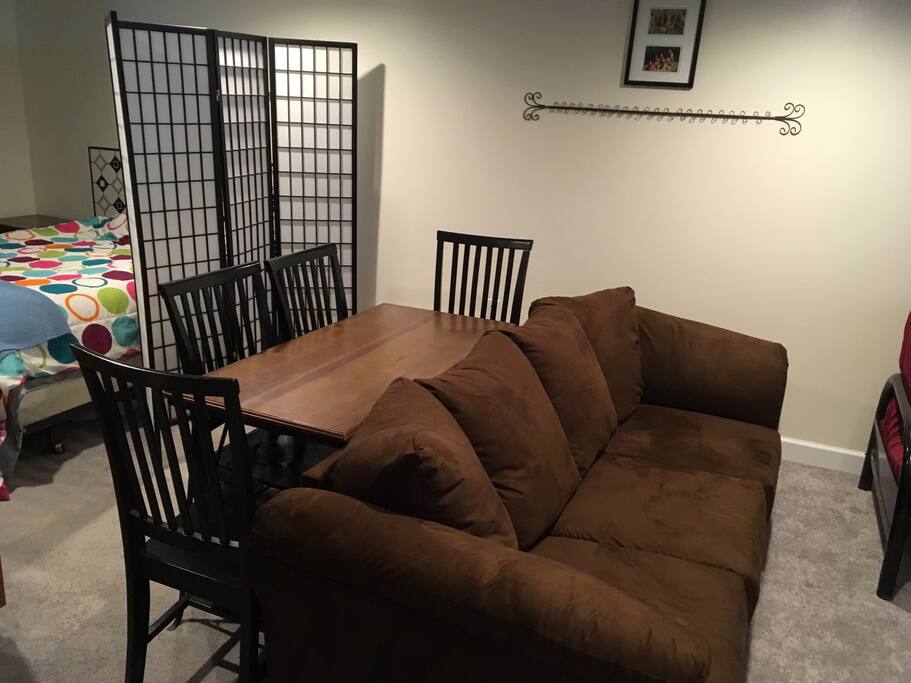 Dining area for 4.