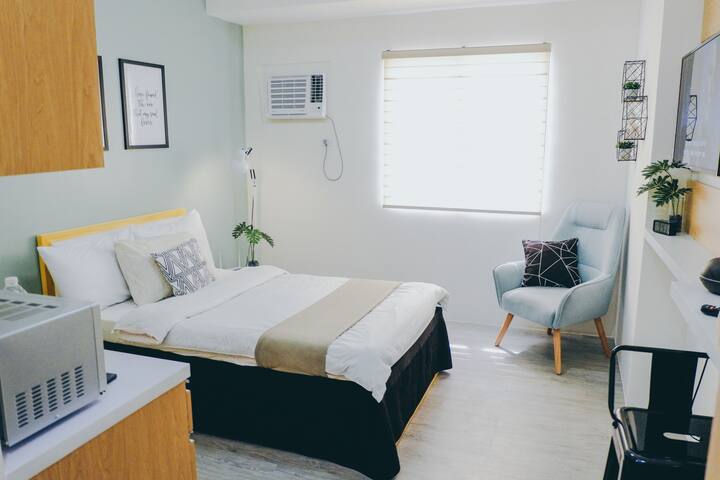 Minimalist condotel in Cubao w/ 20mbps wifi