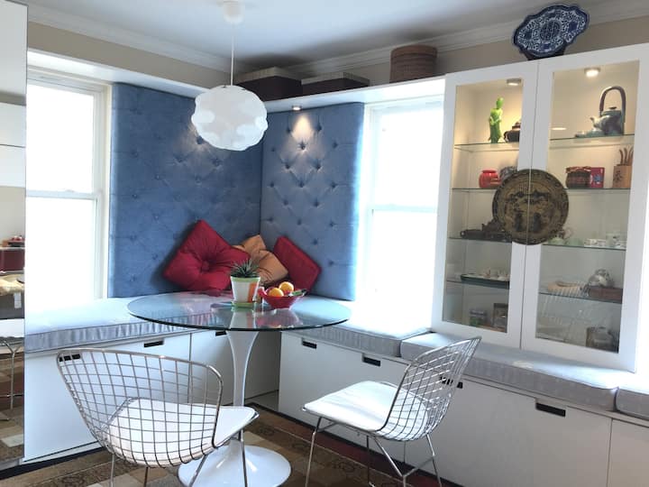 Claire's tearoom / artist suite