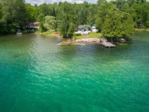 Crystal Clear Lake & Cosy Cottage — Couple/Family