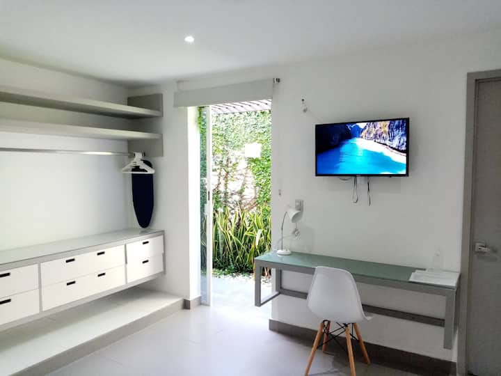 CEIBA-Private Entrance Studio+ Parking (699 Ft²)